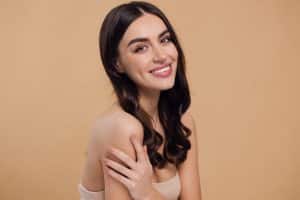 zabiegi-na-odzywienie-wlosow-po-lecie